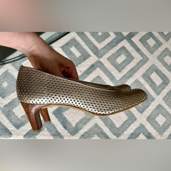 Stuart Weitzman pumps, 7.5 - Picture 2 of 4